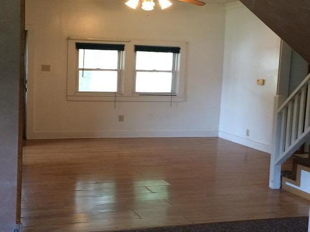 203 W 10th St - Photo 3 of 6