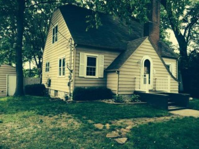 311 S Division St - Photo 3 of 6