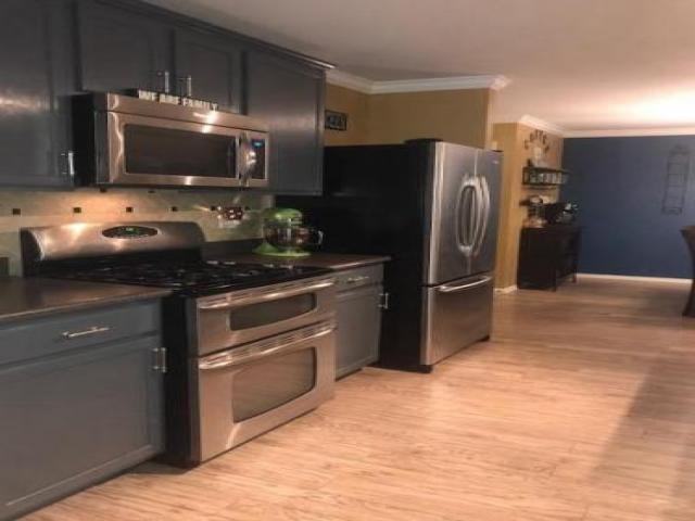 336 Hawthorn Ln - Photo 2 of 6