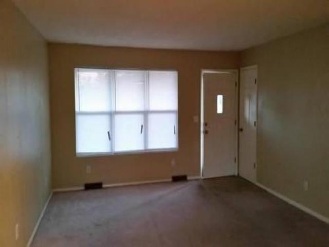 2909 Chapel Hill Rd - Photo 2 of 6