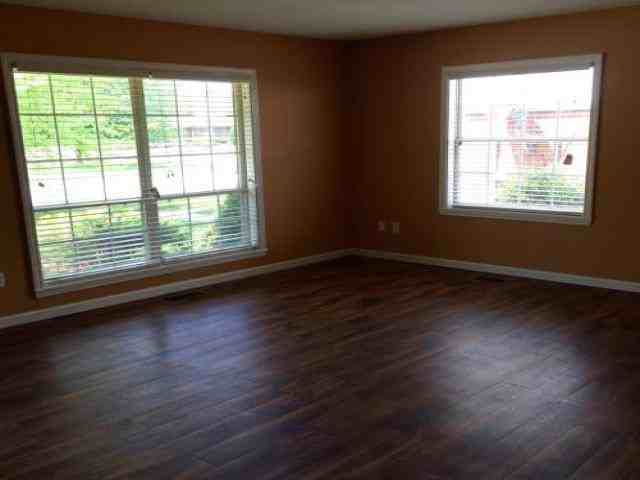 727 Harvard Dr - Photo 3 of 4