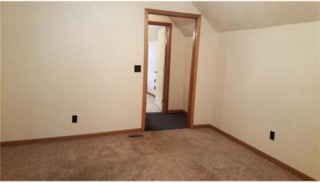 325 S East St - Photo 3 of 6