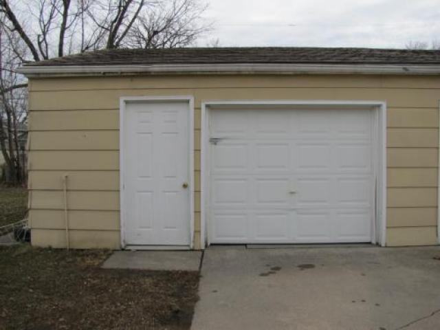 1045 Rainbow Blvd - Photo 2 of 3