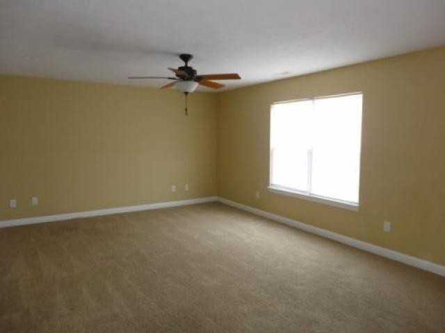 960 Foxtail Dr - Photo 2 of 6