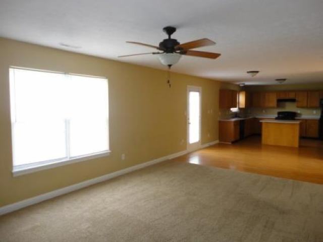 960 Foxtail Dr - Photo 3 of 6