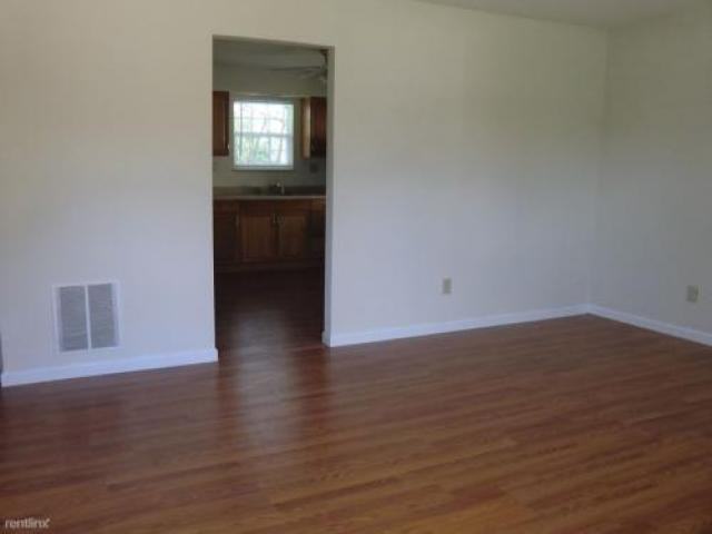 400 Red Bud Ln - Photo 2 of 6
