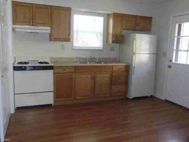 400 Red Bud Ln - Photo 3 of 6
