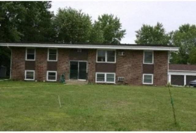 320 Spruce Dr E - Photo 2 of 6