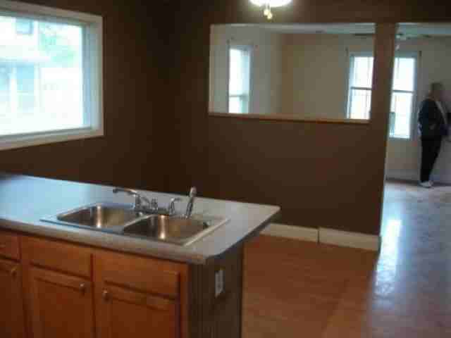 840 W 12th St - Photo 3 of 6