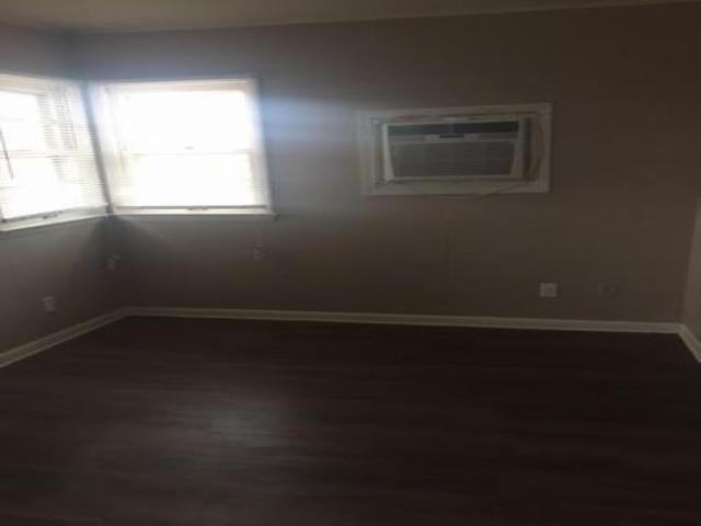 106 Juneau Ave - Photo 2 of 5