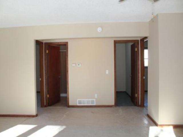 403 15th St - Photo 2 of 6