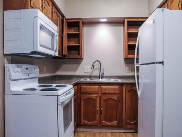 401 Plymouth St NE - Photo 2 of 6