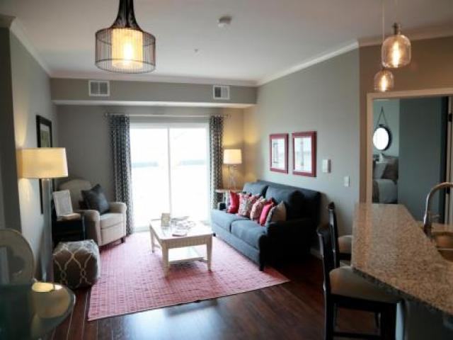 279 Minnesota Ave W - Photo 2 of 6