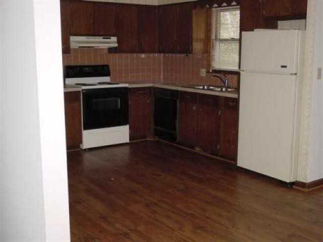 839 S Broadview Dr - Photo 2 of 6
