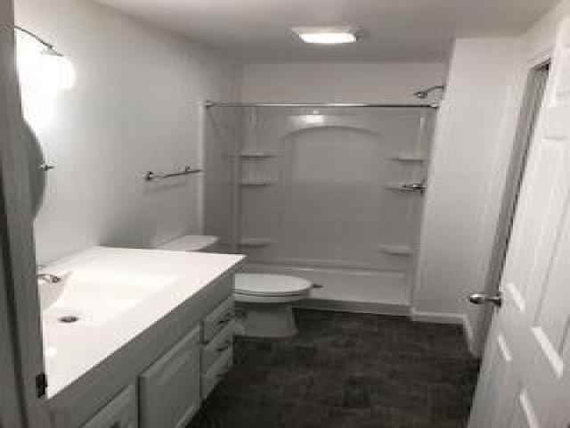 717 W 4th St - Photo 3 of 5