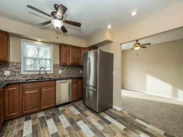 305 Wilmers Ave - Photo 3 of 6