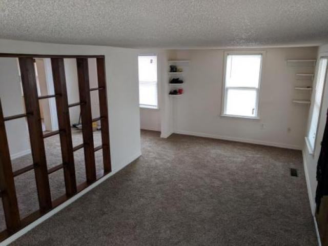 1010 N Sioux Ave - Photo 3 of 3