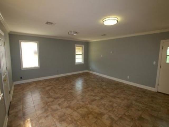 5105 N Hudson Ave - Photo 3 of 6