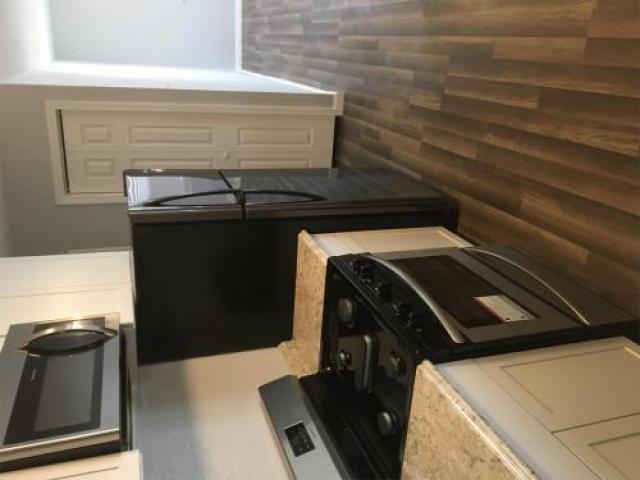 1829 NW 9th St - Photo 2 of 6