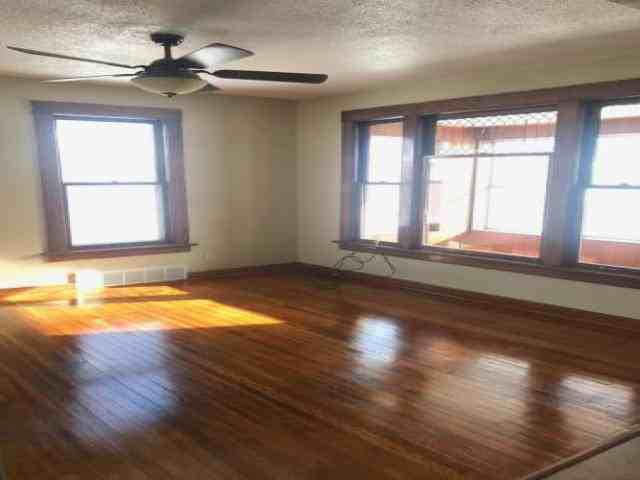 208 15th St NW - Photo 3 of 6