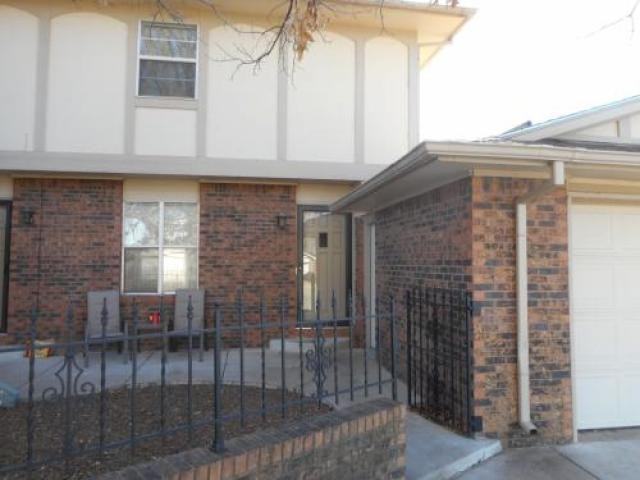 8701 E Arthur Cir - Photo 2 of 6