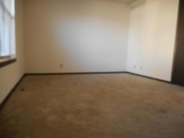 8701 E Arthur Cir - Photo 3 of 6