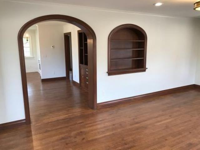 2510 N Dewey Ave - Photo 3 of 6