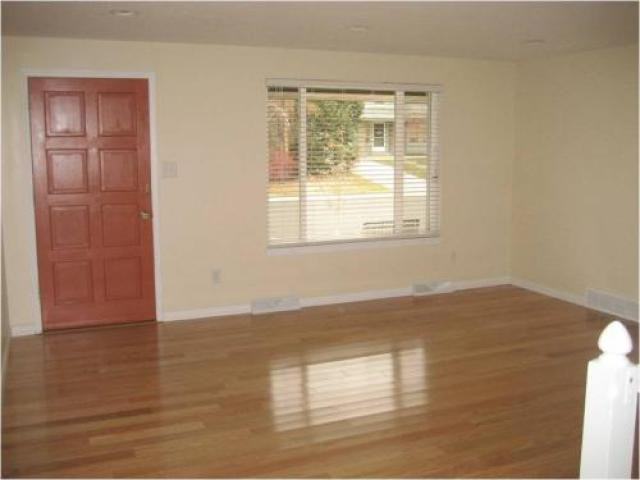 1196 Wright St - Photo 3 of 6