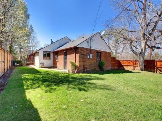 700 S Elizabeth St - Photo 2 of 6