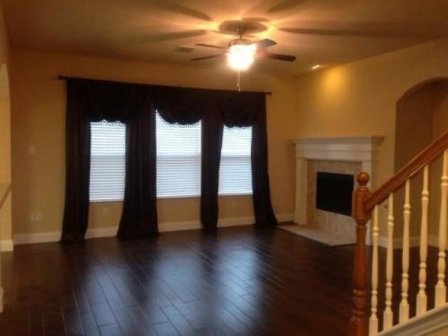 1564 Mahogany Dr - Photo 3 of 6