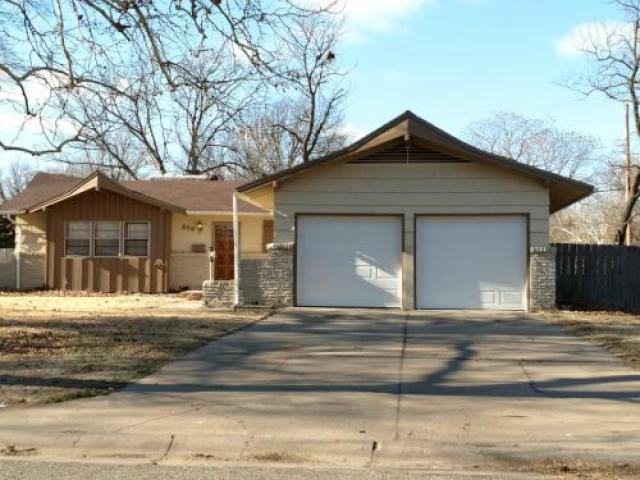 859 Peterson St - Photo 2 of 5