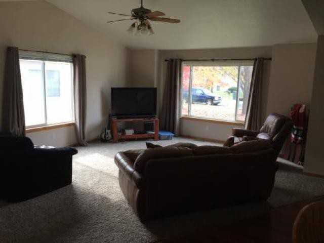 3312 Emerald Dr - Photo 3 of 6
