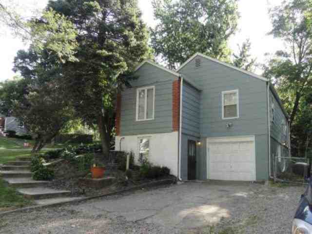 3701 NE 34th Terrace - Photo 2 of 6