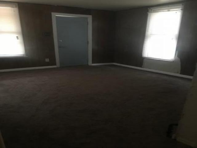 527 SE Swygart St - Photo 2 of 2