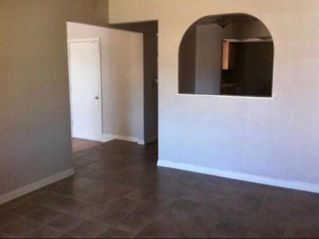 2033 Lindy - Photo 2 of 6