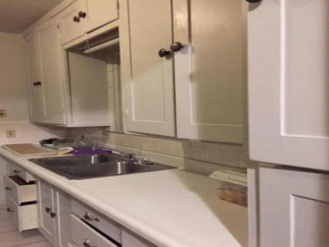 404 E Benton St - Photo 3 of 6