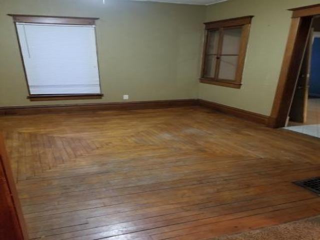 110 7th St NE - Photo 2 of 5