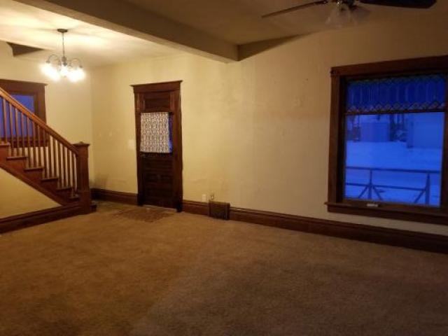 110 7th St NE - Photo 3 of 5