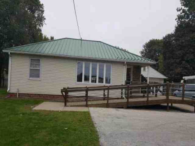 607 8th St SW - Photo 2 of 6
