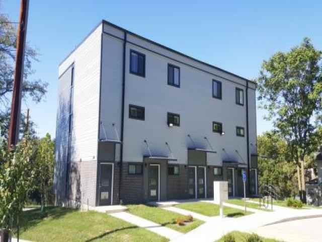 2249 SW 9th St - Photo 2 of 6