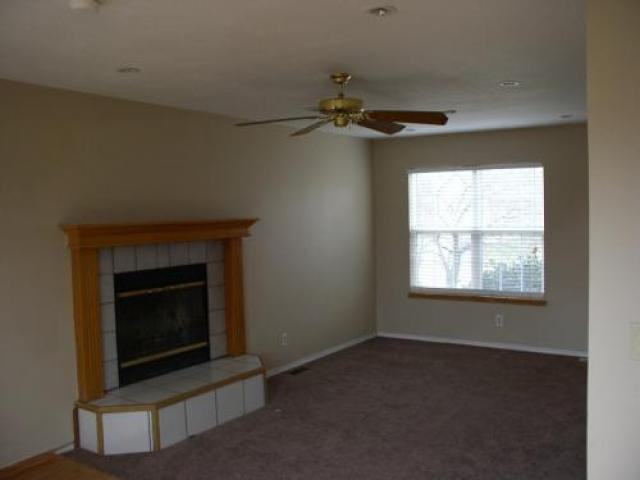 413 S Limuel St - Photo 2 of 6