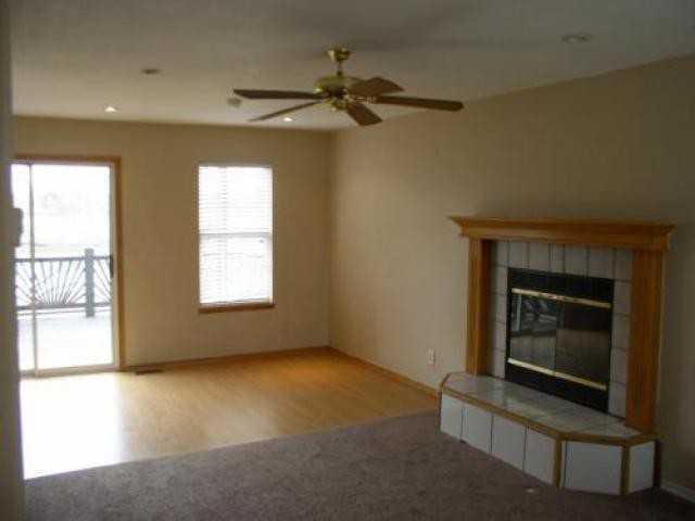 413 S Limuel St - Photo 3 of 6