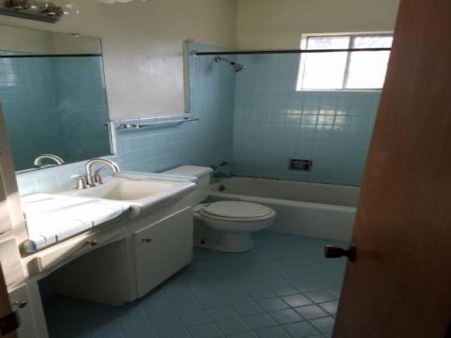 1907 9th St - Photo 2 of 5