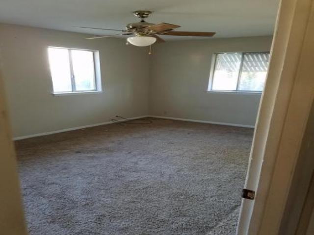 1907 9th St - Photo 3 of 5