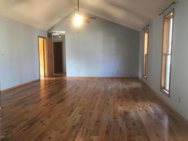 102 Randolph Dr - Photo 2 of 4
