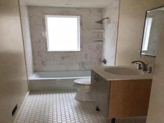 430 NE Madison St - Photo 2 of 6