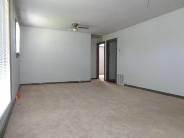 1204 W 4th St - Photo 3 of 6