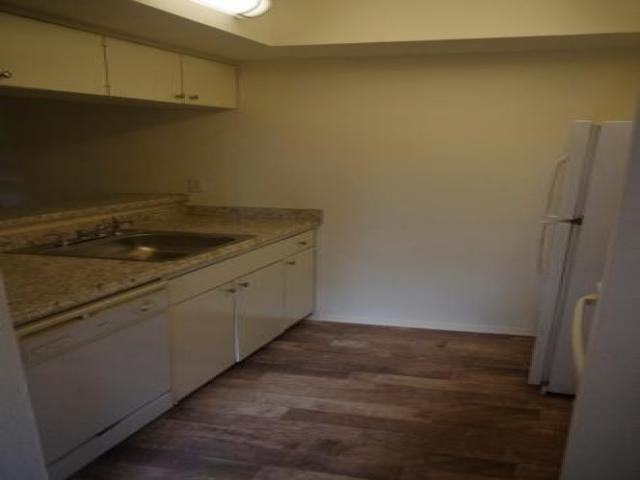 2501 E 10th St - Photo 2 of 6