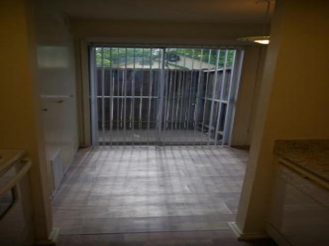 2501 E 10th St - Photo 3 of 6