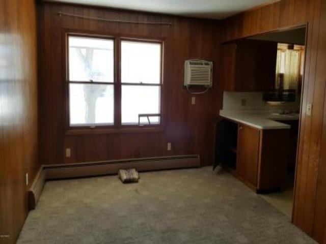 115 S Lincoln St - Photo 3 of 6